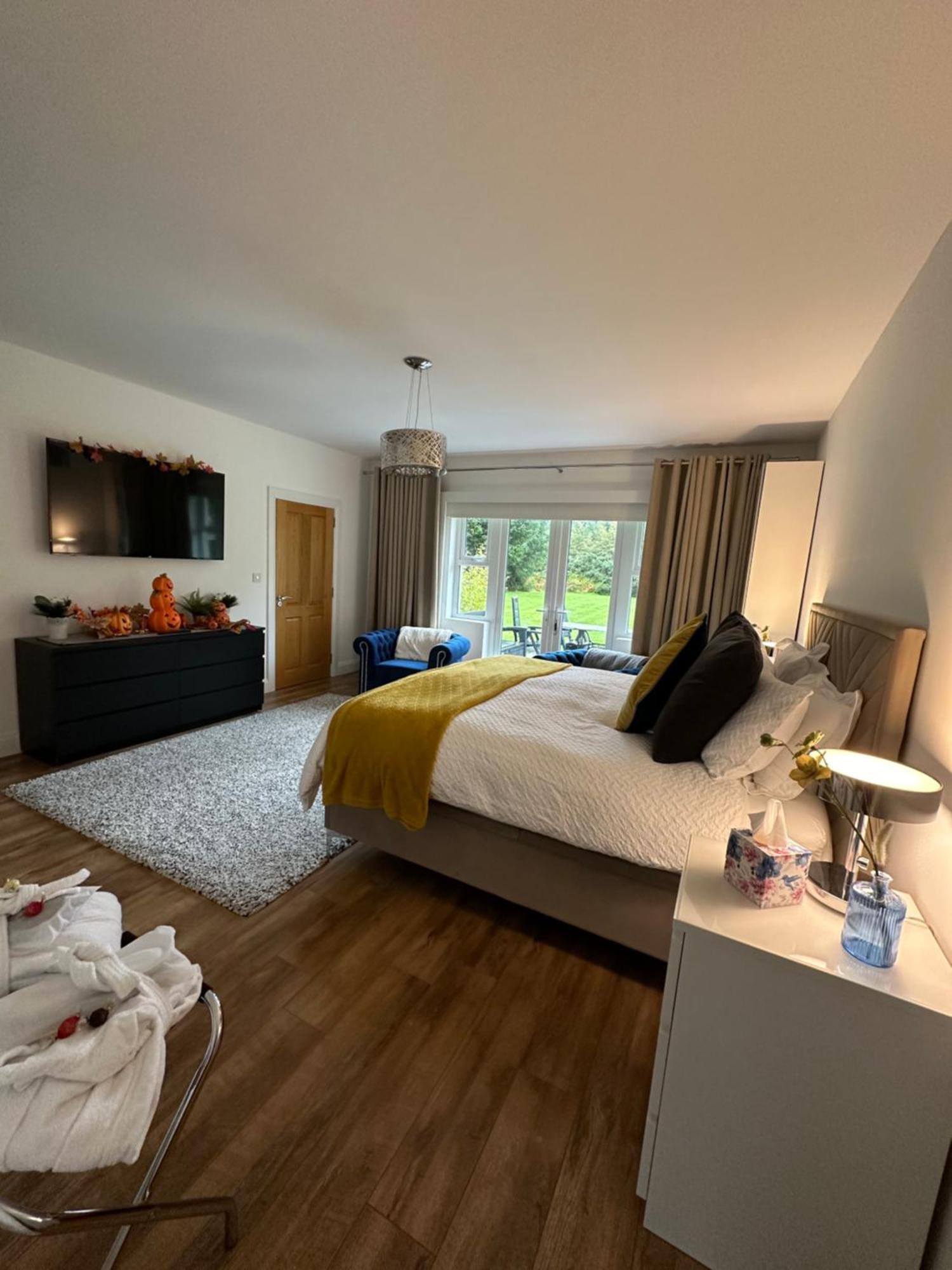 Forest Path Luxury Studio Apartment With Large Bedroom Bathroom And Sauna Sleeps Up To 4 Ballynahinch Eksteriør billede
