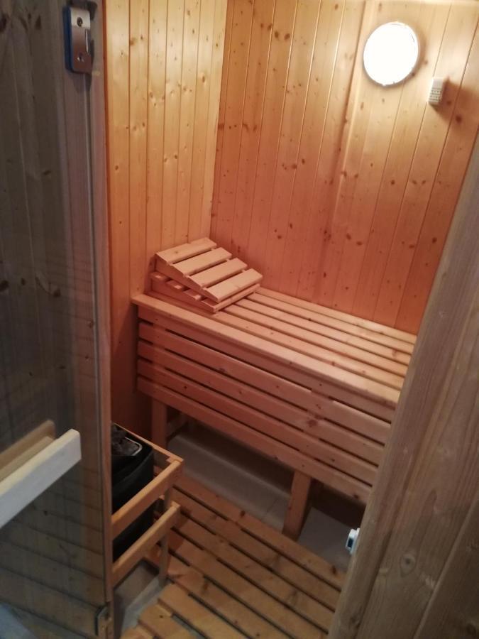 Forest Path Luxury Studio Apartment With Large Bedroom Bathroom And Sauna Sleeps Up To 4 Ballynahinch Eksteriør billede
